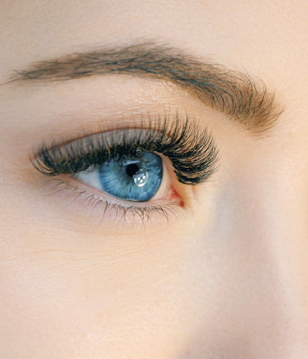 Frau Wimpernverlängerung Blaue Augen